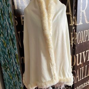 La Fiorentina Ivory  Faux Fur Shawl/ Wrap